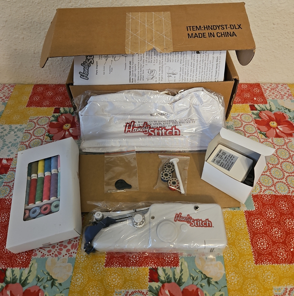 Handy Stitch White Portable Sewing Machine Kit